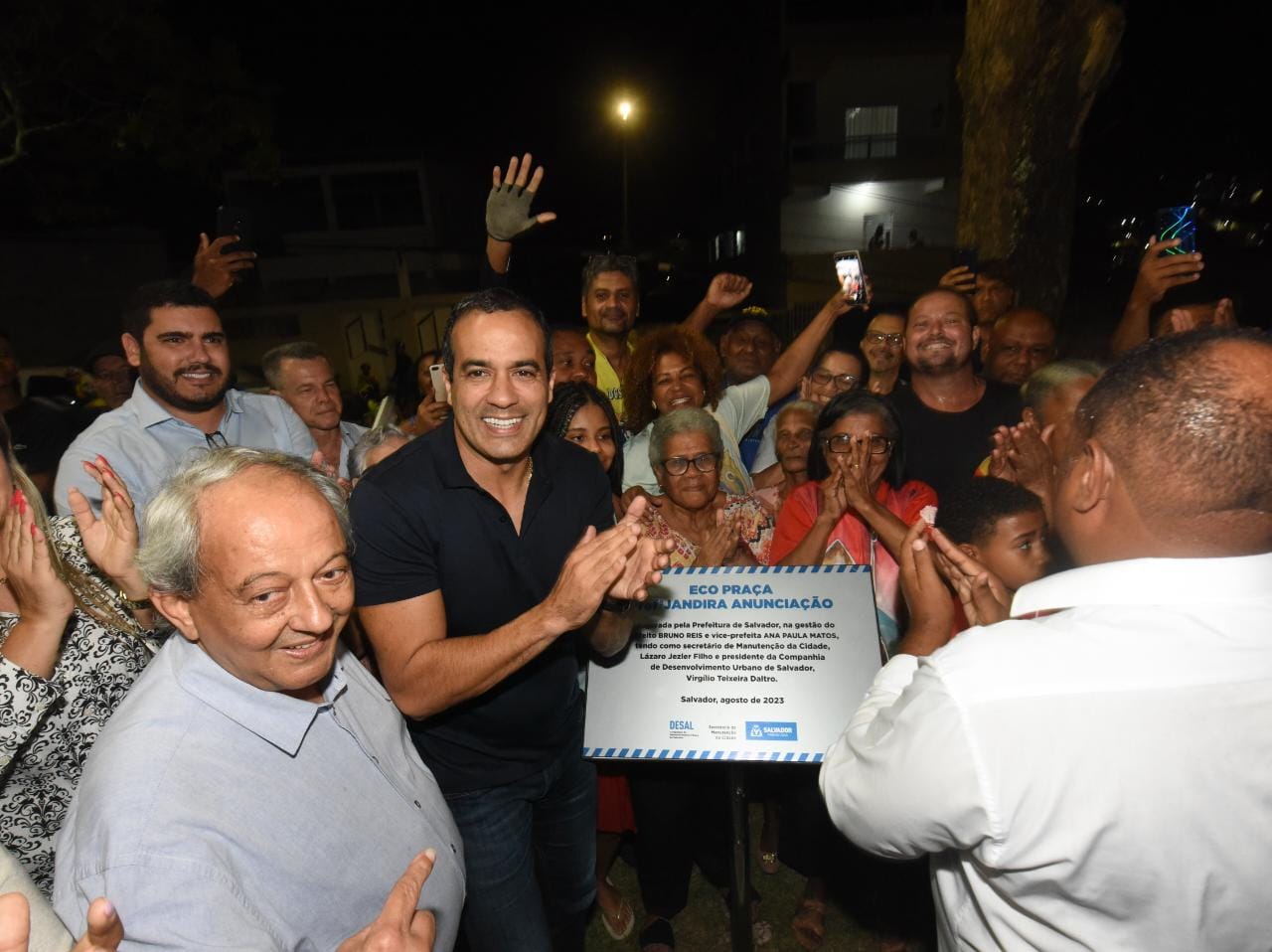 ​Prefeitura inaugura três praças e anuncia novas obras em Plataforma