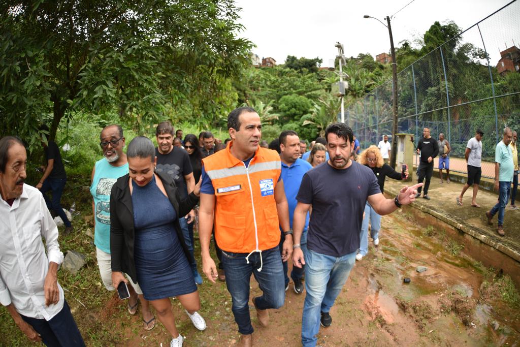 Prefeitura vistoria áreas de risco com sistema de alarme em comunidade de Cajazeiras